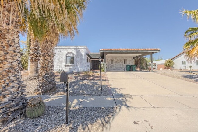 Building Photo - Green Valley Country Club Estates!