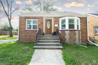 Building Photo - 636 Emerald Ave