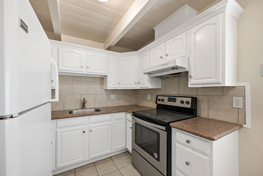 Building Photo - 647 17th St