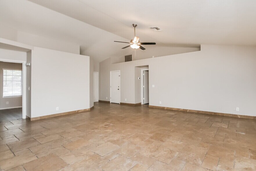 Building Photo - 1042 S Canal Dr