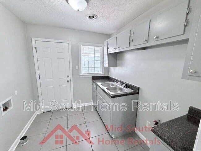 Building Photo - 83 Eastview Dr