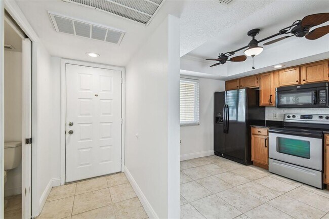Building Photo - 7550 Sunshine Skyway Ln S