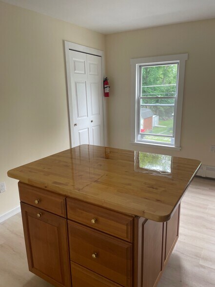 Building Photo - 3 Beckett St