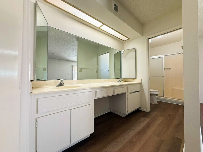 Building Photo - Spacious North Phoenix Home on Large Lot – Move-In Ready!