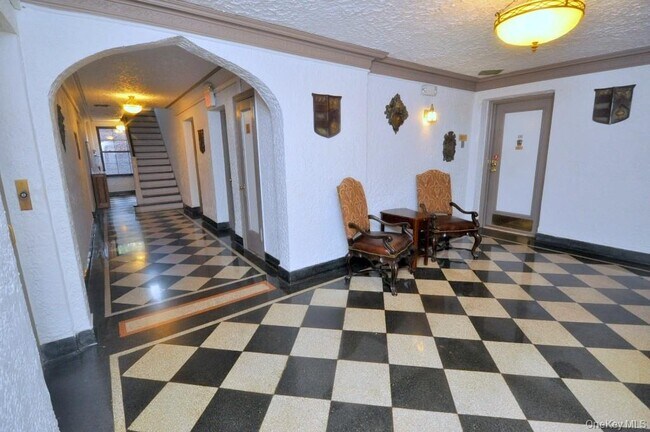 Building Photo - 105 Garth Rd