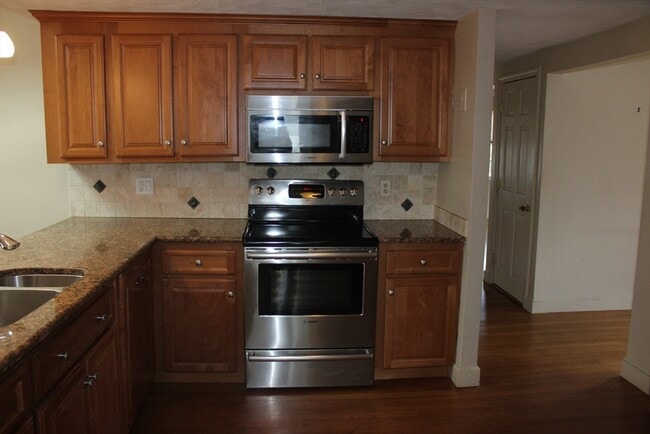 Building Photo - 28 Myrtle St