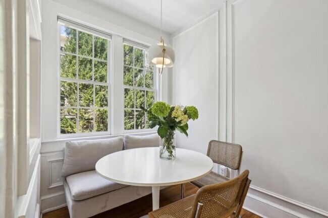 Building Photo - 70 Sheridan Dr NE