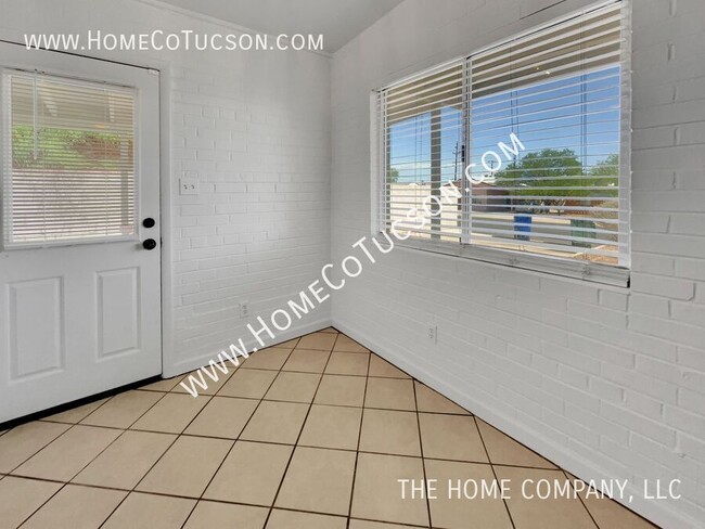 Building Photo - 720 W Alturas St