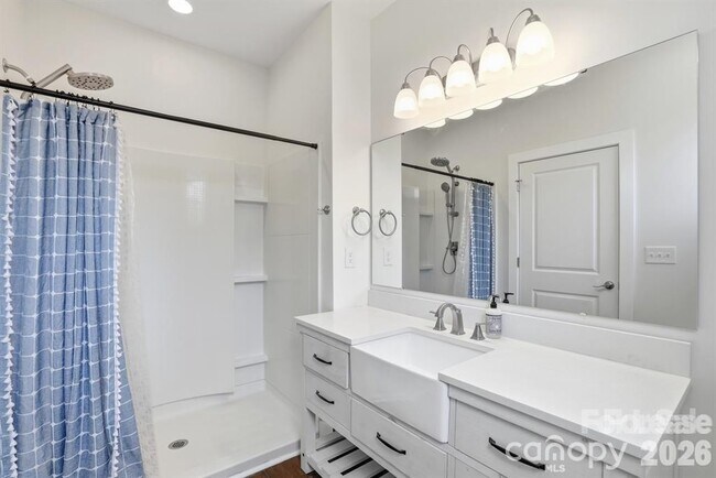 Building Photo - 102 Snyder Ct NE