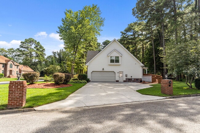 Building Photo - 951 Forest Lakes Cir