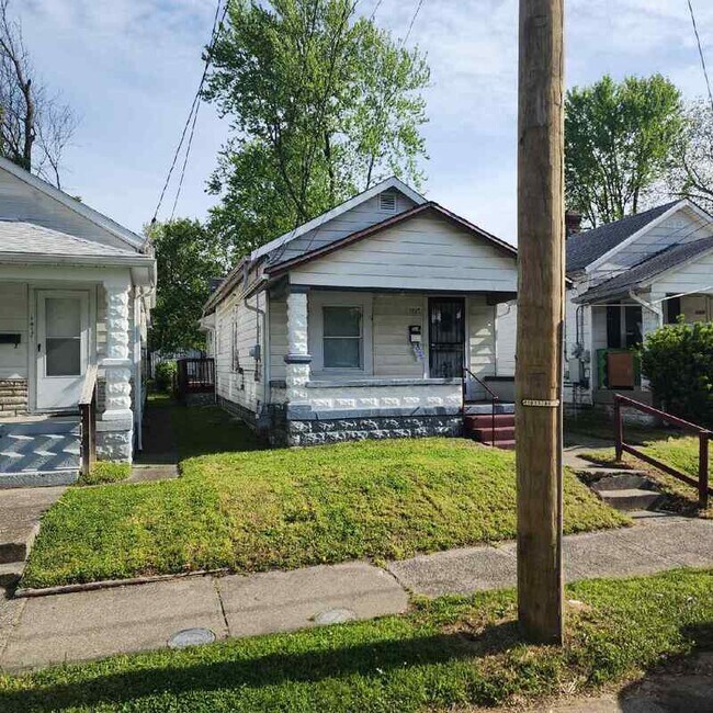 Building Photo - 1415 Longfield Ave