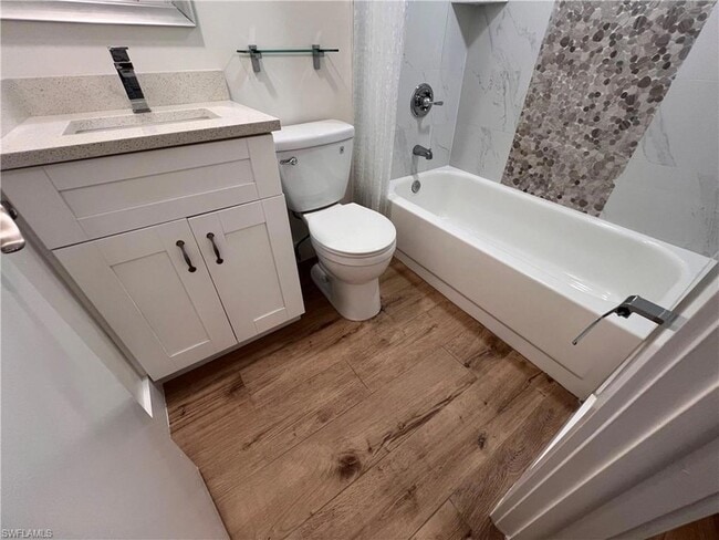 Building Photo - 123 Palm Dr