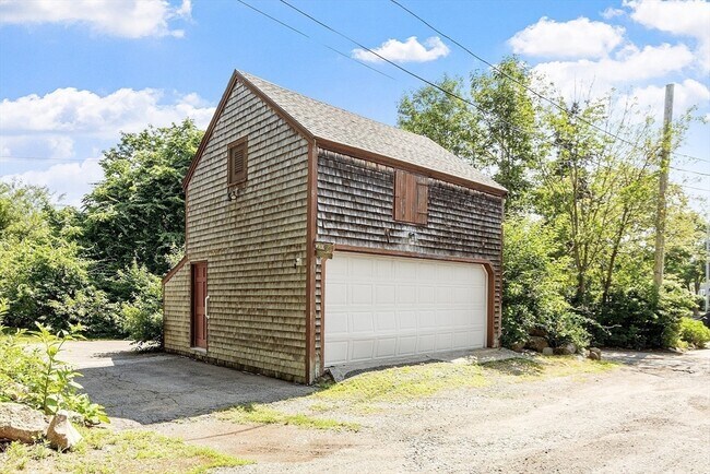 Building Photo - 4 Lowest Ln