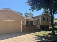 Building Photo - Westmoor West Home