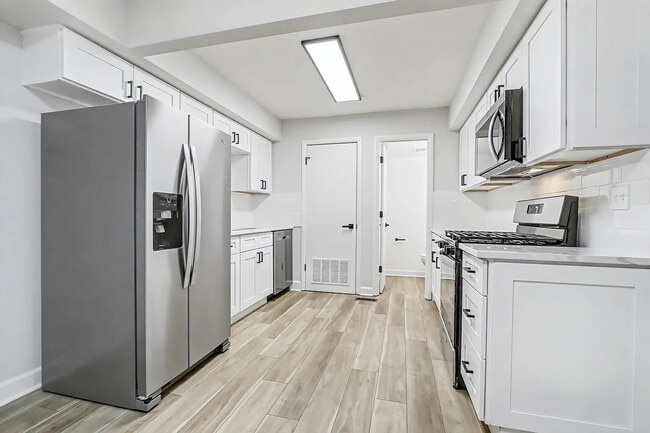 Building Photo - 8 Wildwood Ln