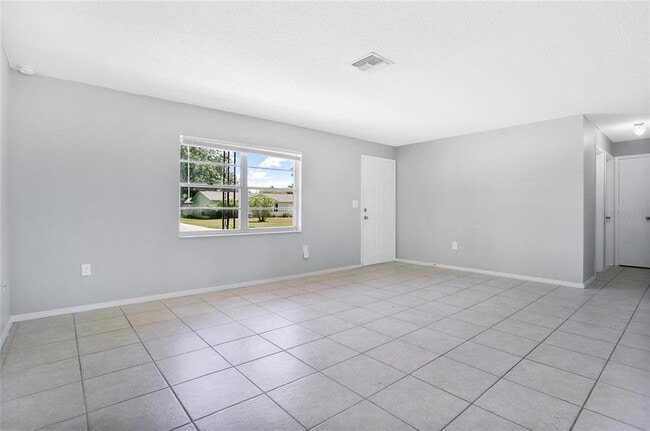 Building Photo - 405 Long Dr