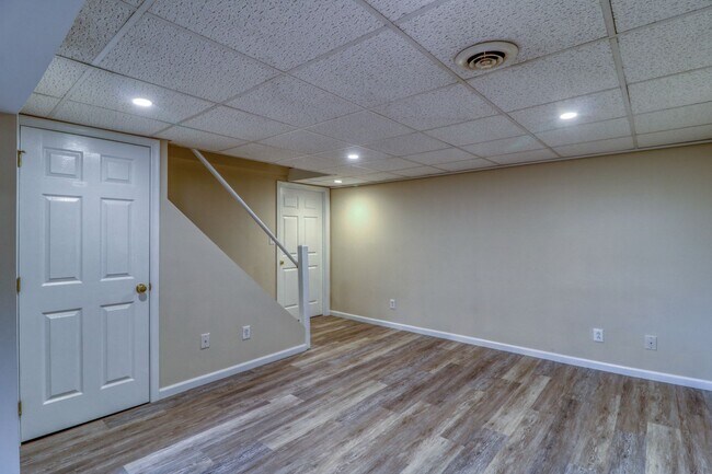 Building Photo - THIS IS THE ONE YOU HAVE BEEN WAITING FOR!...
