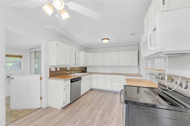 Building Photo - 20235 Engelmann Ln