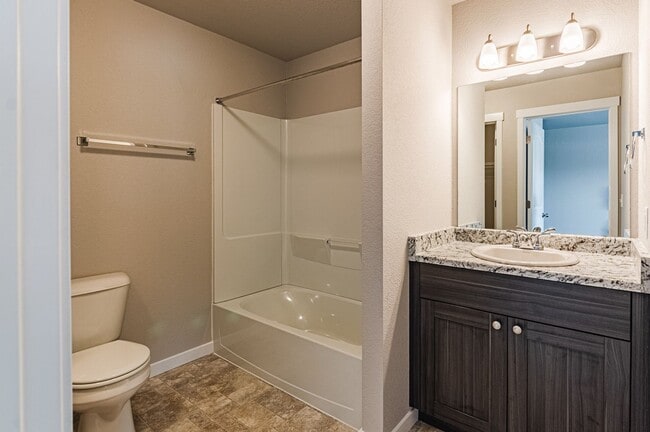 Building Photo - STYLISH 3-BEDROOM TOWNHOME w/ A/C **LIKE N...