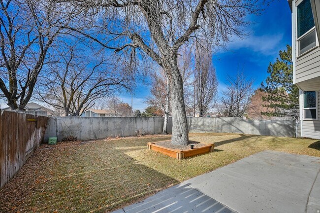 Building Photo - 8004 Old Barn Dr