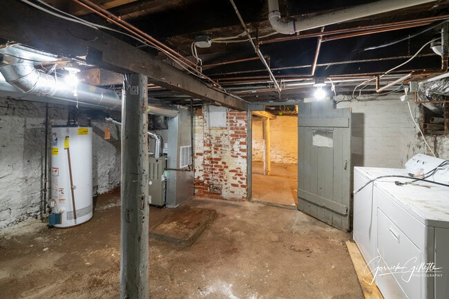 Building Photo - 213 N Main St