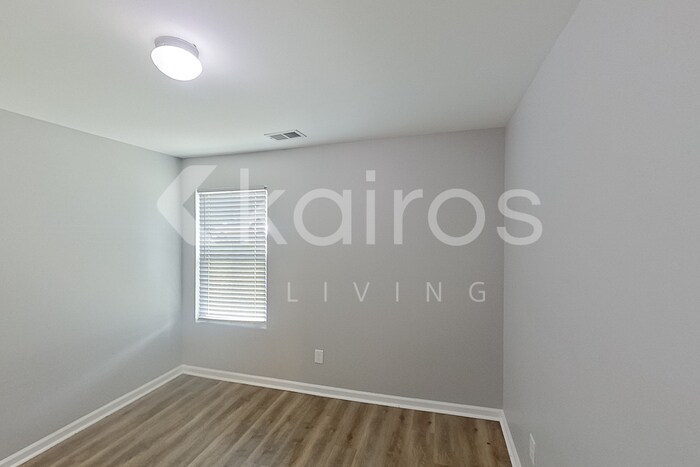 Building Photo - 127 Village Creek Dr
