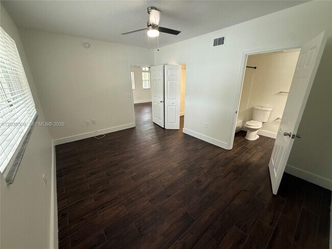 Building Photo - 2442 Centergate Dr