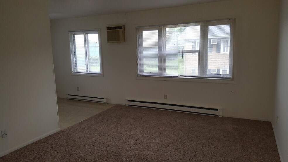 Building Photo - 106 N Holmen Dr