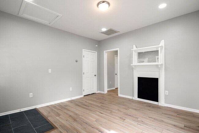 Building Photo - Updated Asheville Apartment