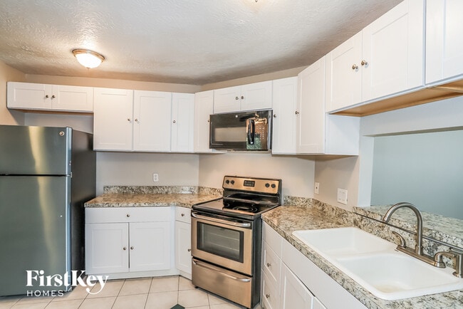 Building Photo - 340 Forest Hills Dr