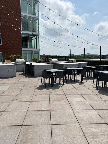 Terrace BBQ Area - 600 12th Ave S