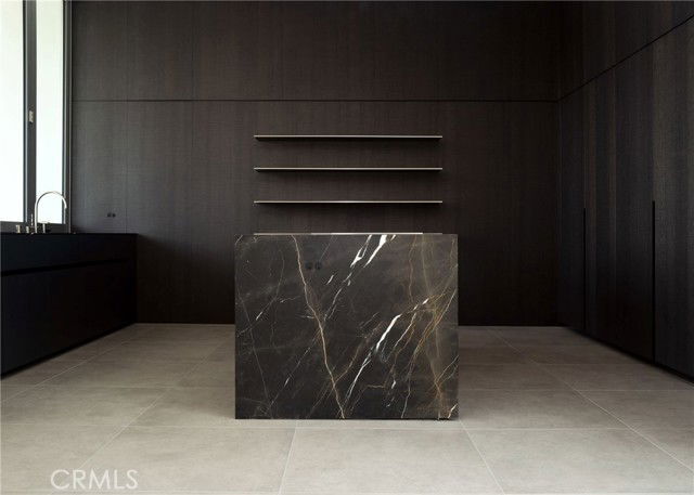 Building Photo - 838 Kings Rd