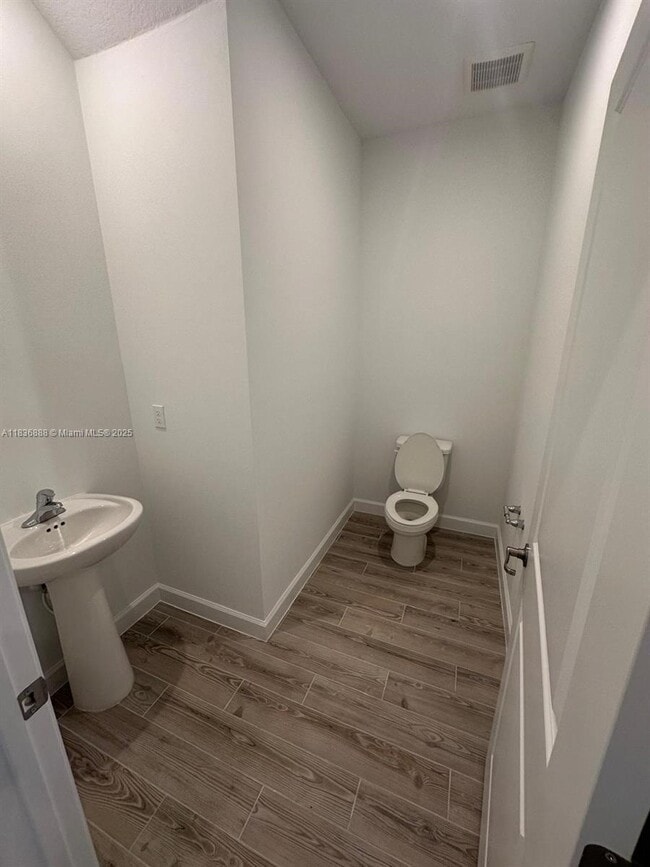 Building Photo - 14051 SW Thorens Dr