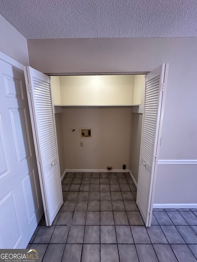Building Photo - 214 Cypress Dr