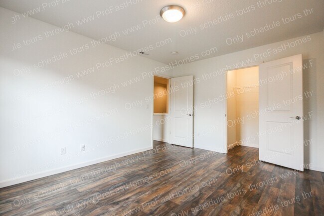 Building Photo - 13640 SE Madena Way