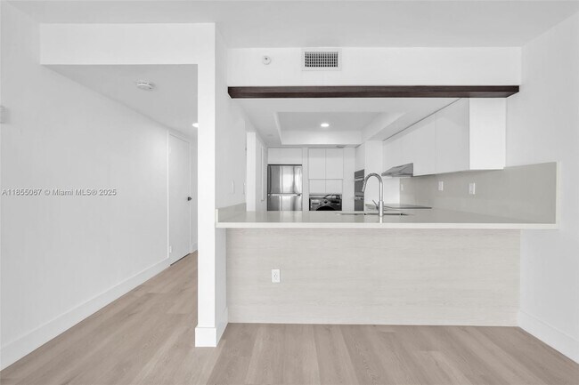 Building Photo - 555 NE 15th St
