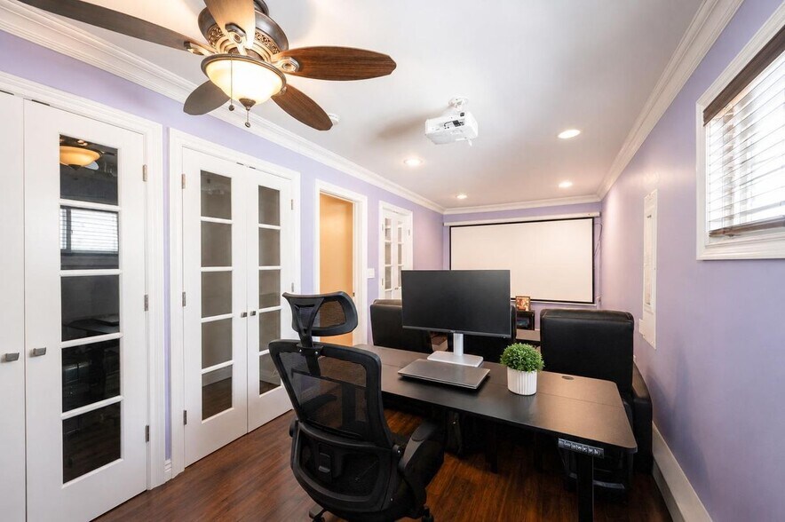 Building Photo - 220 Cypress Ln W