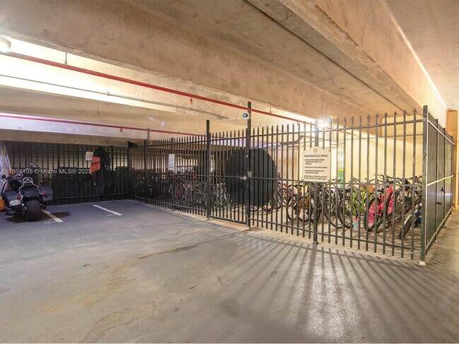 Building Photo - 17125 N Bay Rd