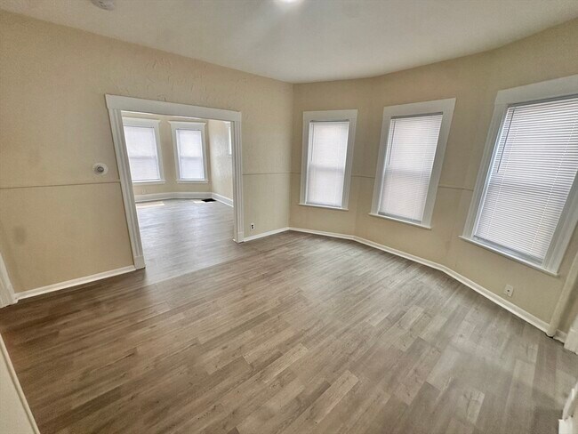Building Photo - 132 Vernal St