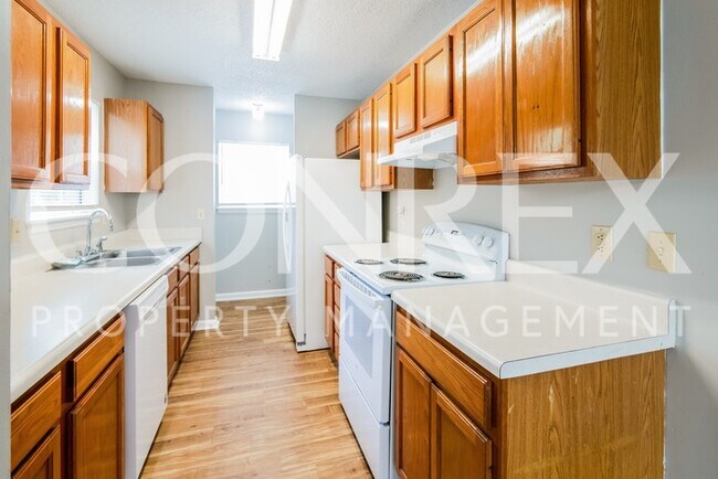 Building Photo - Beautiful 3 Bedroom in West Ashley!