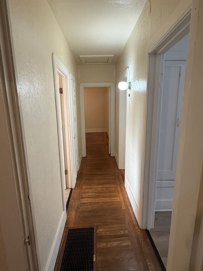 Building Photo - 4106 Walnut St