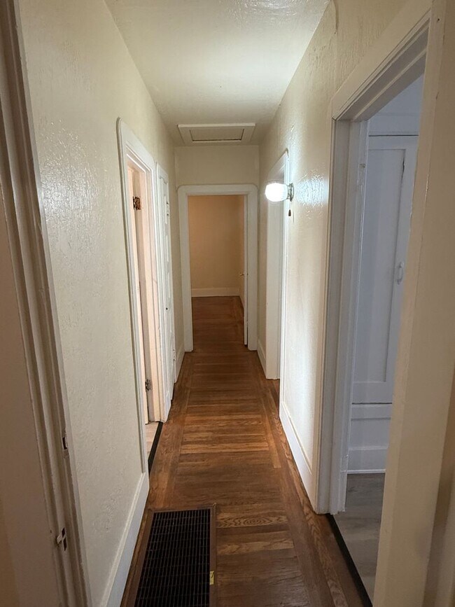 Building Photo - Better an a 3 Bedroom - 2 Bed House with a Studio