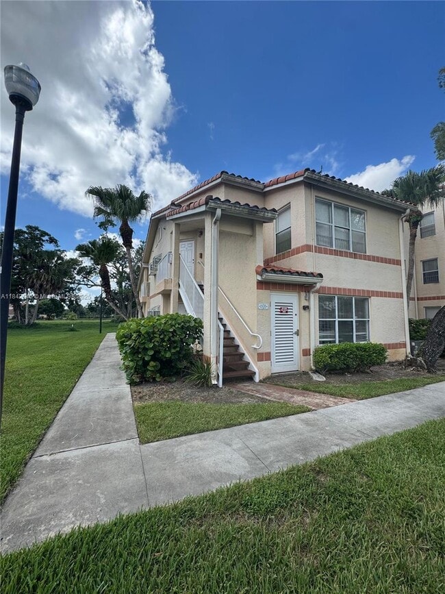 Building Photo - 3400 Pinewalk Dr N
