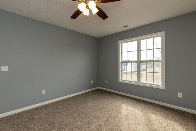 Building Photo - 204 Landmark Dr