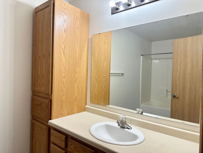 Building Photo - Walk Out Patio - 2 Bedroom 2 Bath