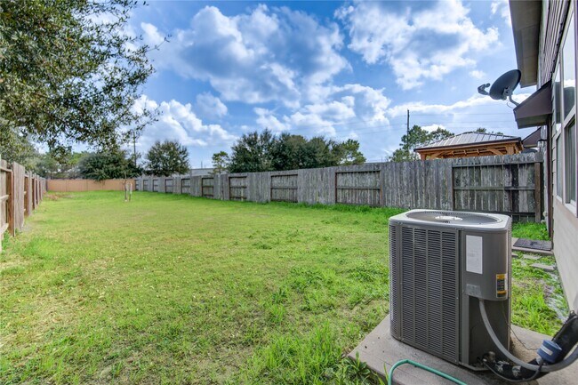 Building Photo - 6442 Haywards Crossing S Cir