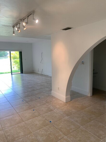 Building Photo - 9014 SW 62nd Ter