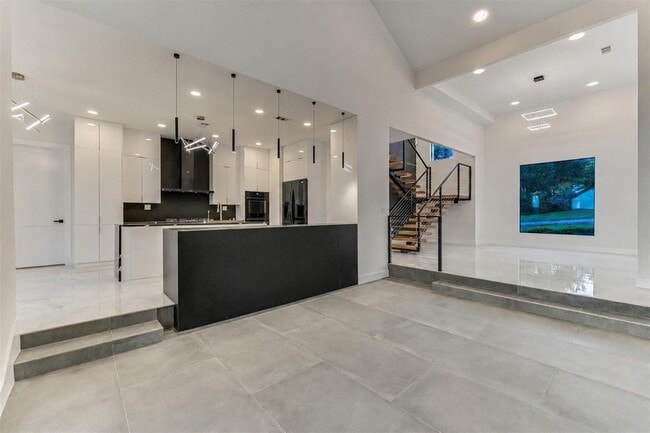 Building Photo - 9409 Bell Mountain Dr