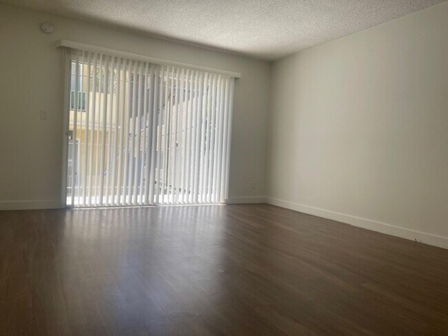 Interior Photo - 1953 Overland Avenue,