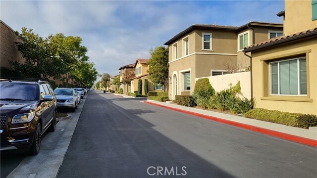 Building Photo - 89 Linden Ln